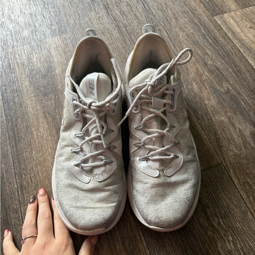 Under Armour Men’s Light Gray Sneakers